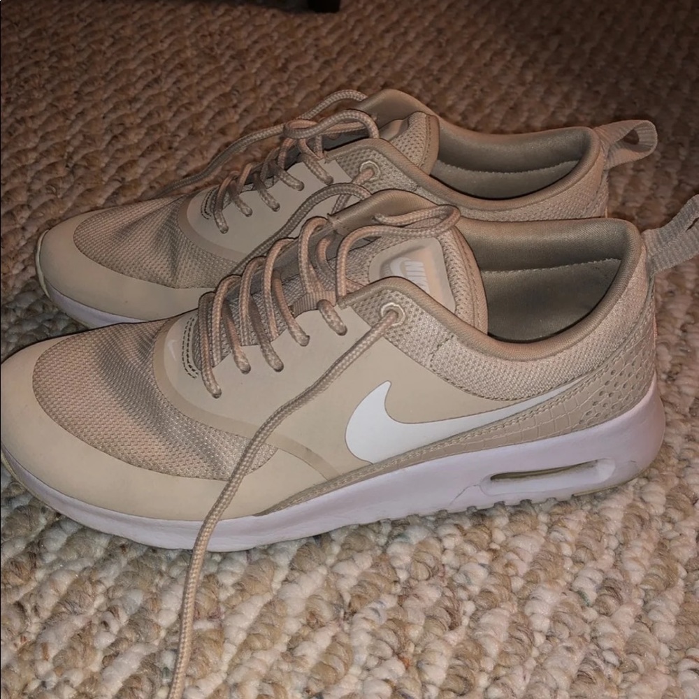 Nike Thea